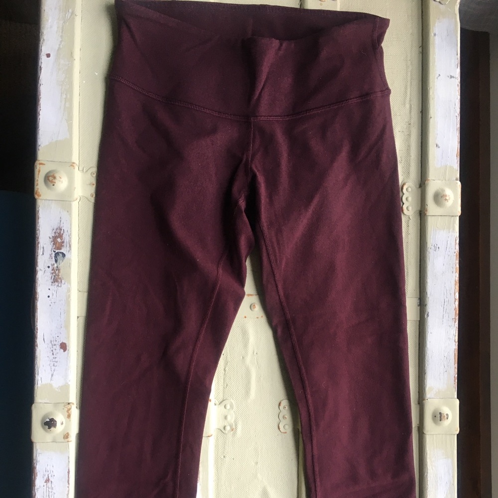 EUC Size 6 Wunder Under crop (reg waist) plum/maroon colour